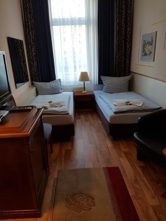 Pension Oase Berlin Bagian luar foto
